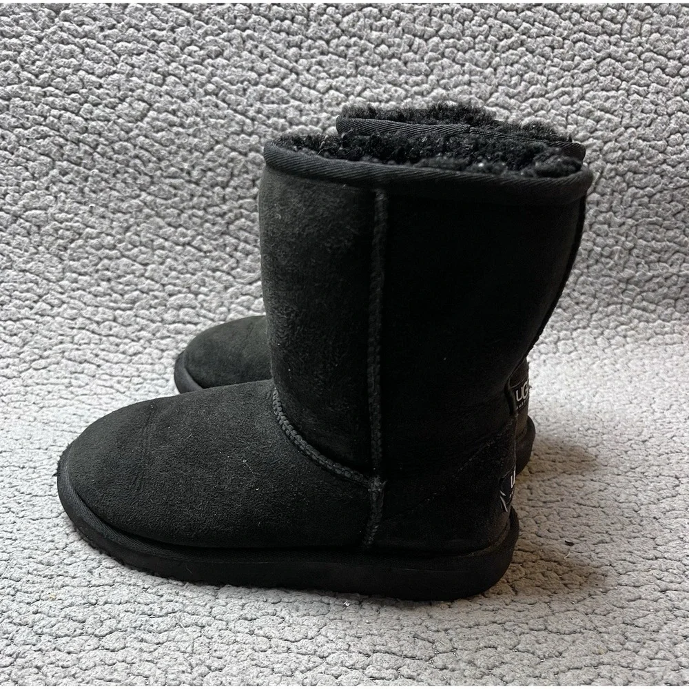 UGG Classic Short II Boots Big Girls Size 3 Greenish Black Color